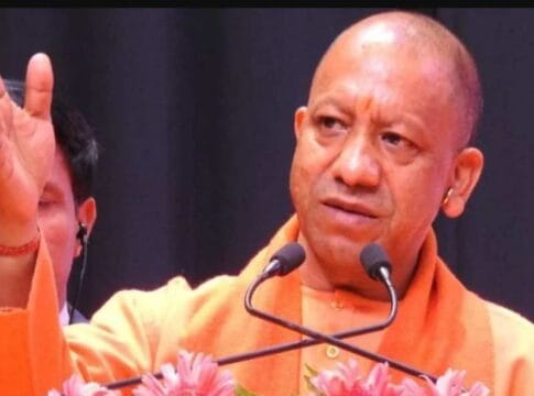 4264543-cm-yogi